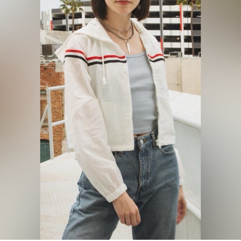 ⭐️SOLD⭐️ JGalt Cropped White with Red and Blue Stripes Windbreaker - Picture 2 of 15